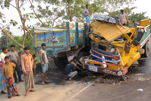 Aftermath_of_a_head-on_crash